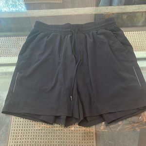 Men’s Lululemon Compression Lined Shorts. Size L. 7” Inseam.
